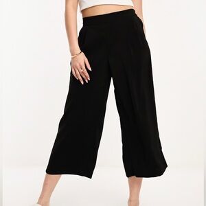 Vero Moda black capris